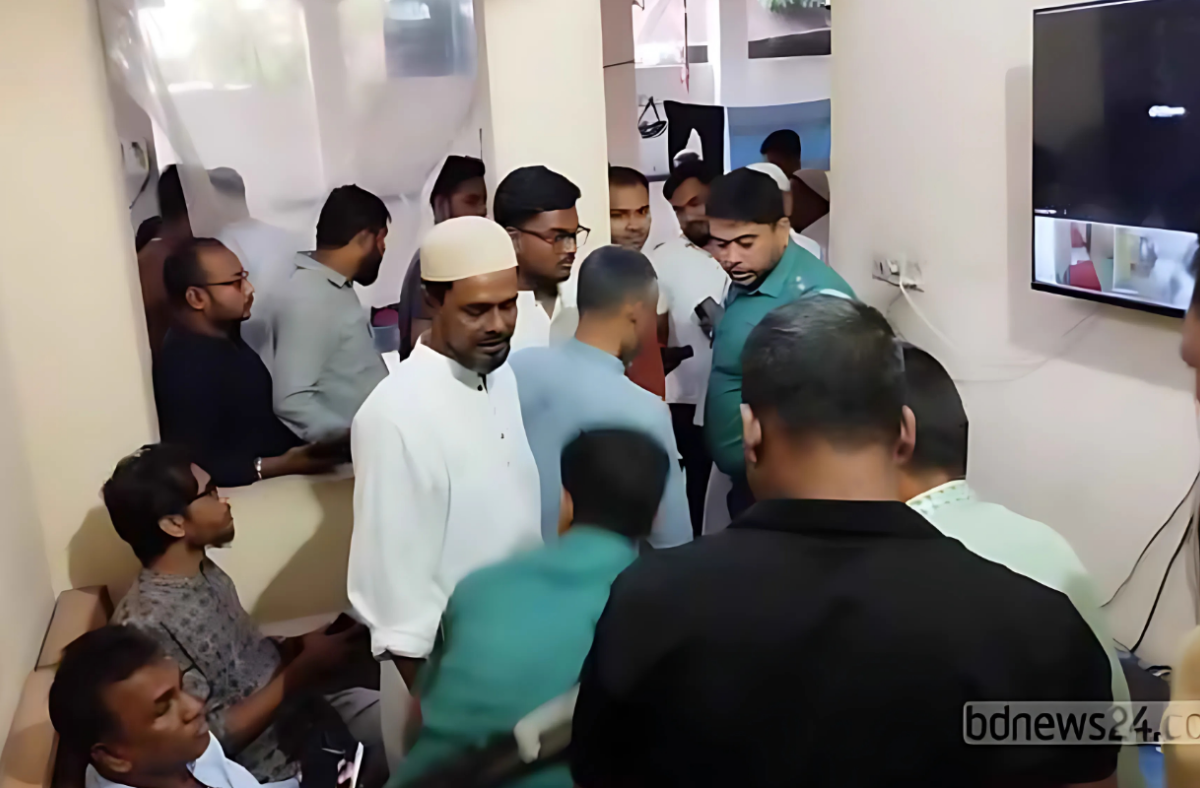 টঙ্গীতে ফ্ল্যাটে মিললো দুই ভাই-বোনের গলাকাটা মরদেহ