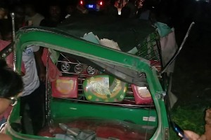 টাঙ্গাইলে ট্রাক-সিএনজি সংঘর্ষ, নিহত ২