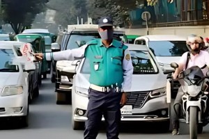 ট্রাফিক পুলিশের কাজে বাধা: যাত্রী ও রিকশাচালকের কারাদণ্ড