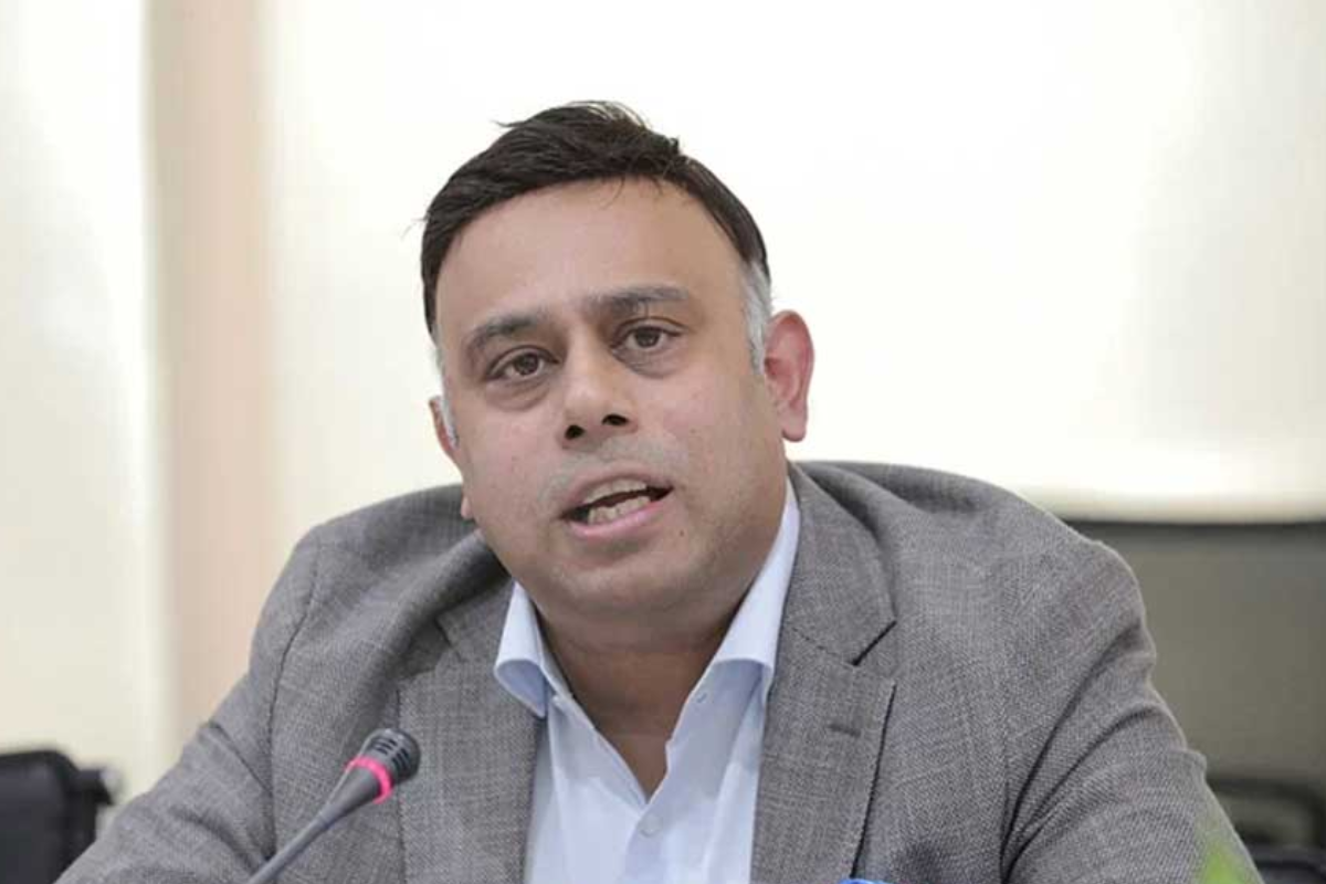 দেশের বর্তমানে পরিস্থিতির কারনে বিনিয়োগকারীরা কোনো রকম ঝুঁকি নিতে চাচ্ছেন না