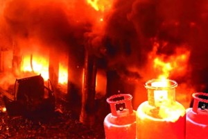 বংশালে গ্যাস সিলিন্ডার বিস্ফোরণে দগ্ধ ৬