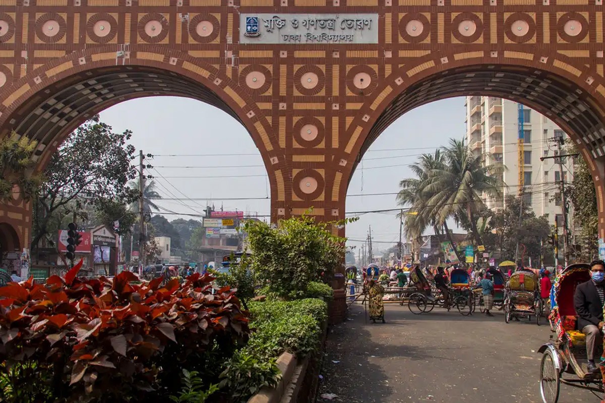 ফের ঢাবি ক্যাম্পাসে যান চলাচল নিয়ন্ত্রনের নির্দেশ