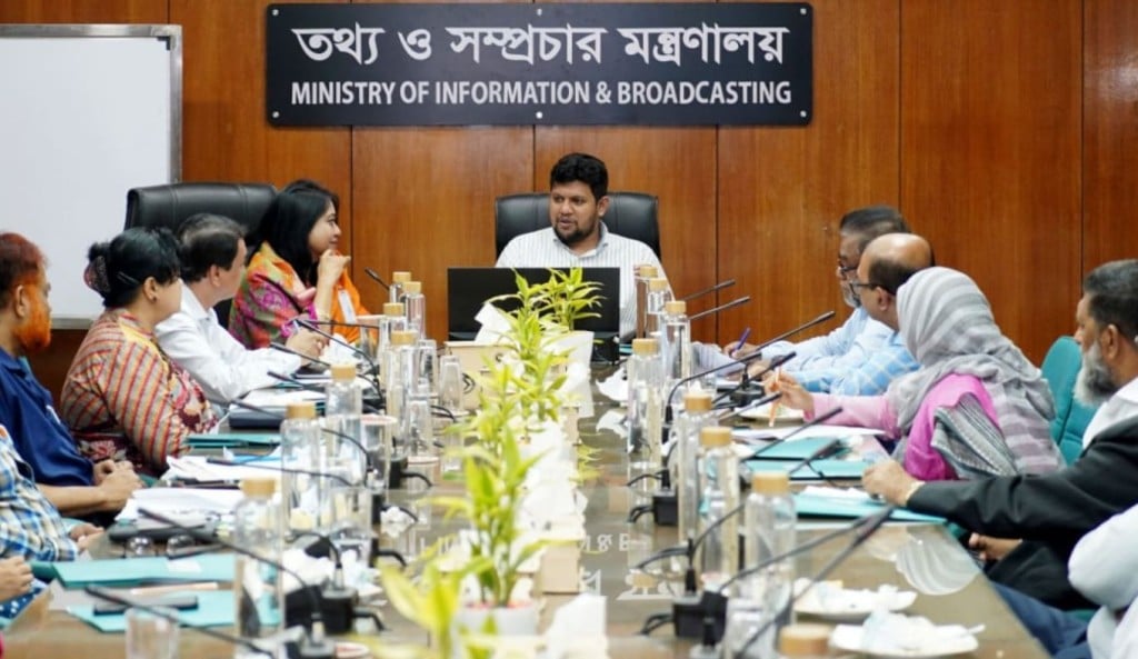 তথ্য উপদেষ্টা 1745335776 গুজব ও অপতথ্য মোকাবিলায় জেলা তথ্য অফিসসমূহকে কাজ করতে হবে : মাহফুজ আলম