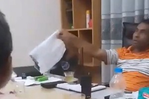 থানায় ওসির টাকা নেওয়ার ভিডিও ভাইরাল