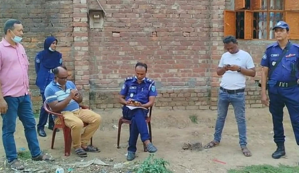 দিনাজপুরে এক নারীর ঝুলন্ত মরদেহ উদ্ধার 1745638589 দিনাজপুরে এক নারীর ঝুলন্ত মরদেহ উদ্ধার