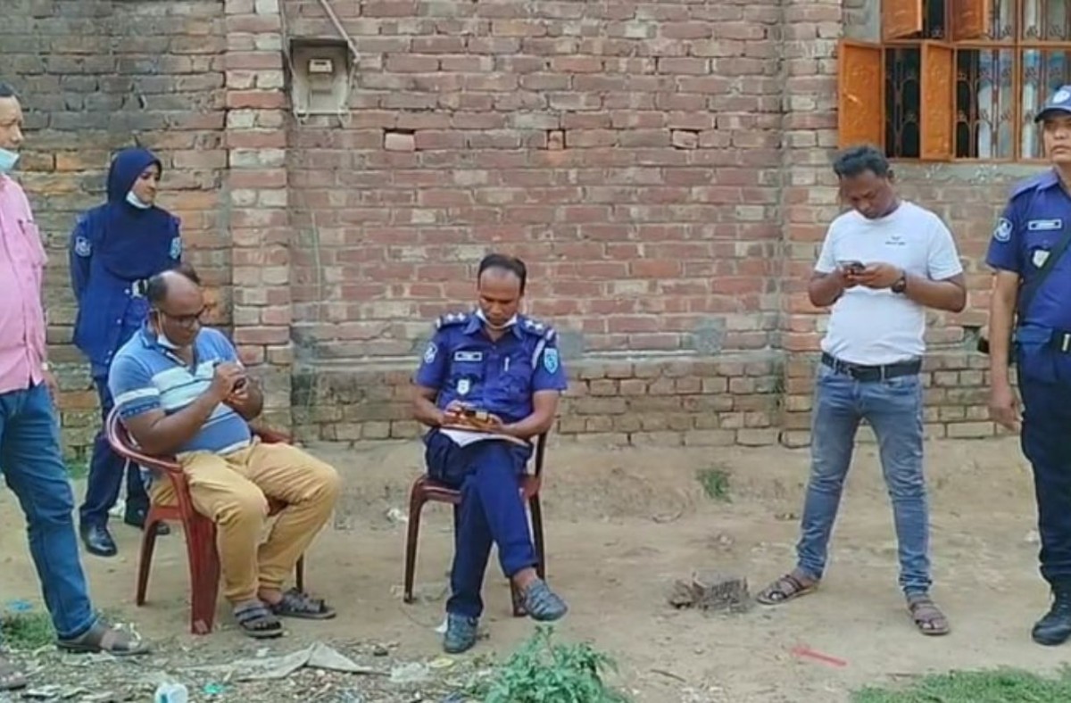 দিনাজপুরে এক নারীর ঝুলন্ত মরদেহ উদ্ধার