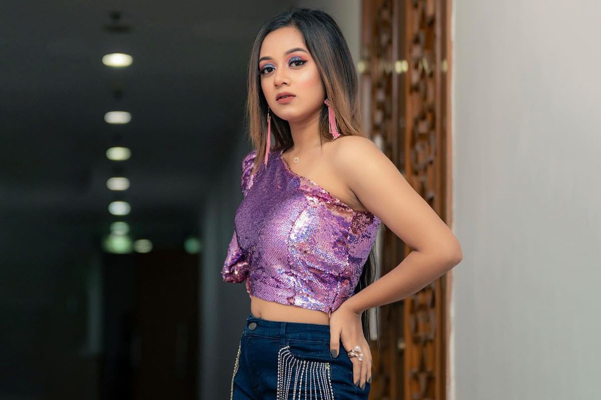 সিঙ্গেল খুঁজে পাচ্ছেন না বলে প্রেম করতে পারছেন না দীঘি