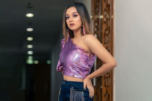 সিঙ্গেল খুঁজে পাচ্ছেন না বলে প্রেম করতে পারছেন না দীঘি