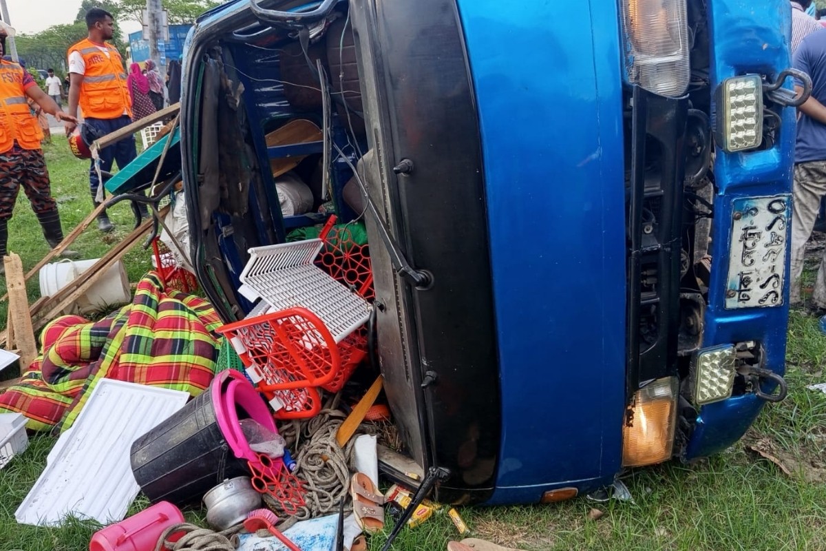 চাকরিতে যোগদানে পরিবারসহ যাত্রা,  দুর্ঘটনায় বাবার চোখের সামনে মেয়ের মৃত্যু