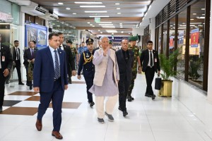 দেশে ফিরেছেন প্রধান উপদেষ্টা