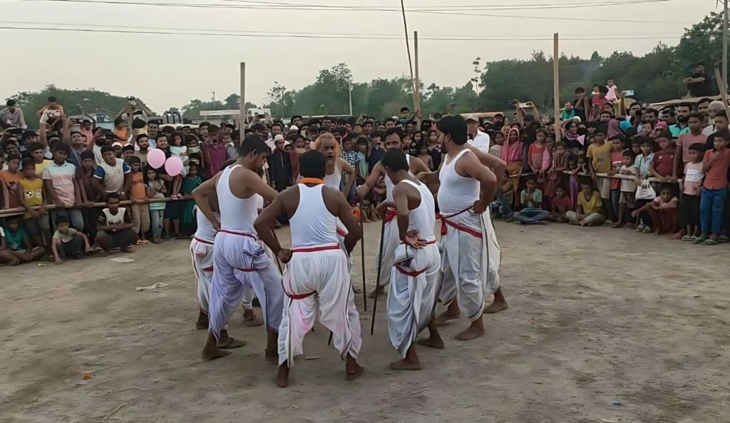 নবীনগরে ঐতিহ্যবাহী লাঠি খেলা অনুষ্ঠিত 1744986791 নববর্ষ উপলক্ষ্যে নবীনগরে অনুষ্ঠিত হল ঐতিহ্যবাহী লাঠি খেলা