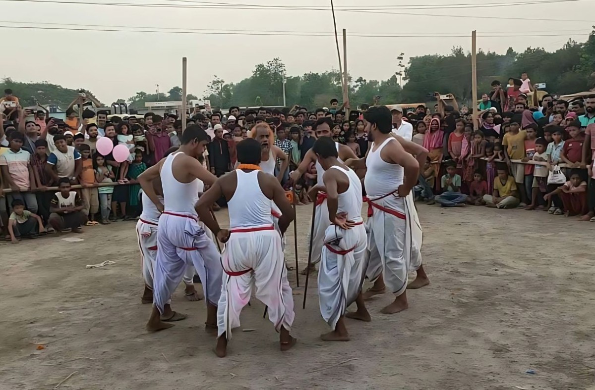 নববর্ষ উপলক্ষ্যে নবীনগরে অনুষ্ঠিত হল ঐতিহ্যবাহী লাঠি খেলা
