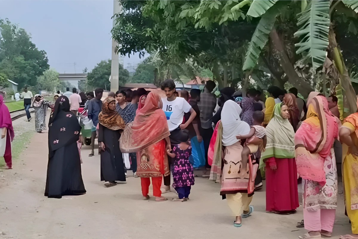 নরসিংদীতে ট্রেনে কাটা পড়ে গৃহবধূর মৃত্যু