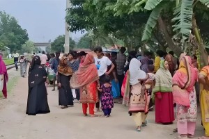 নরসিংদীতে ট্রেনে কাটা পড়ে গৃহবধূর মৃত্যু