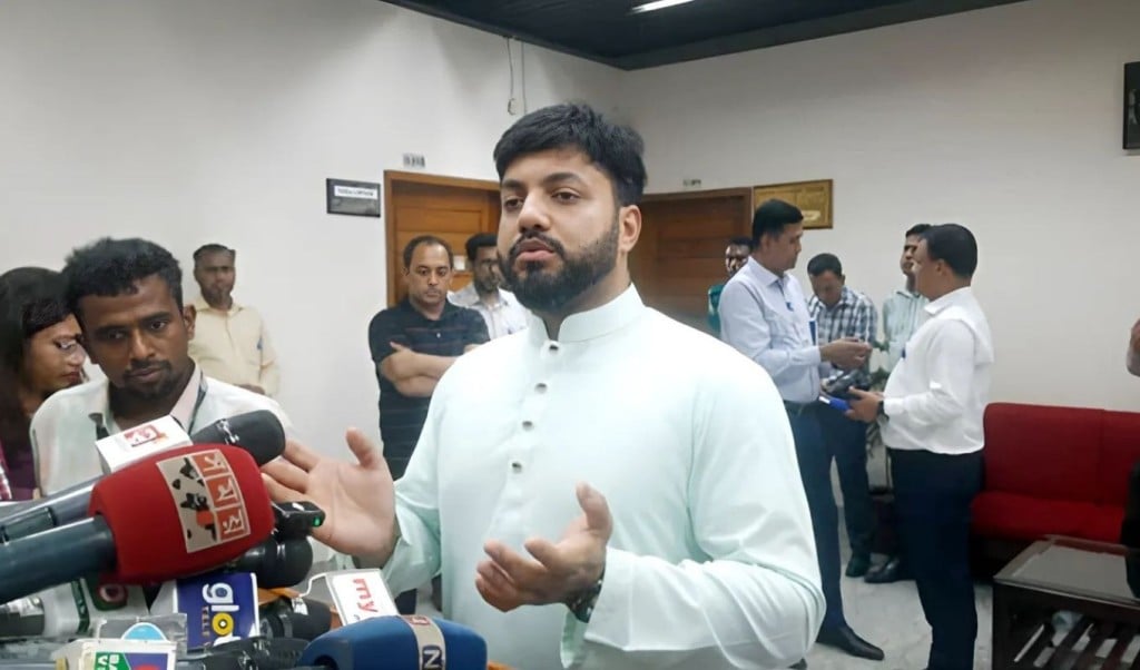 নির্বাচন অফিসে ইশরাক 1745506645 মেয়র পদে বসতে মরিয়া ইশরাক, ছুটে গেলেন ইসিতে