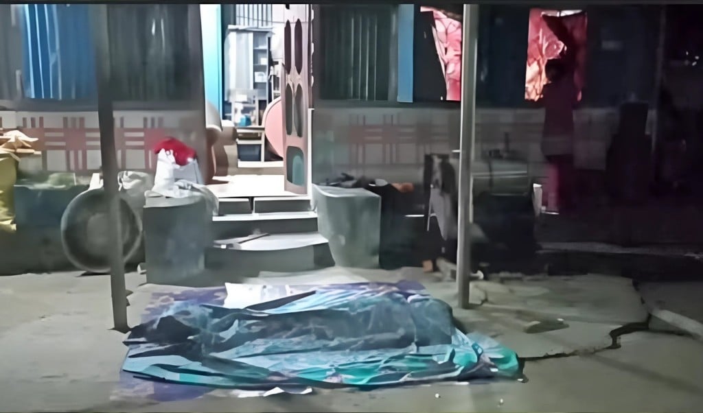 নোয়াখালীতে পারিবারিক কলহের জেরে দম্পতির বিষপান 1745469592 নোয়াখালীতে পারিবারিক কলহের জেরে দম্পতির বিষপান