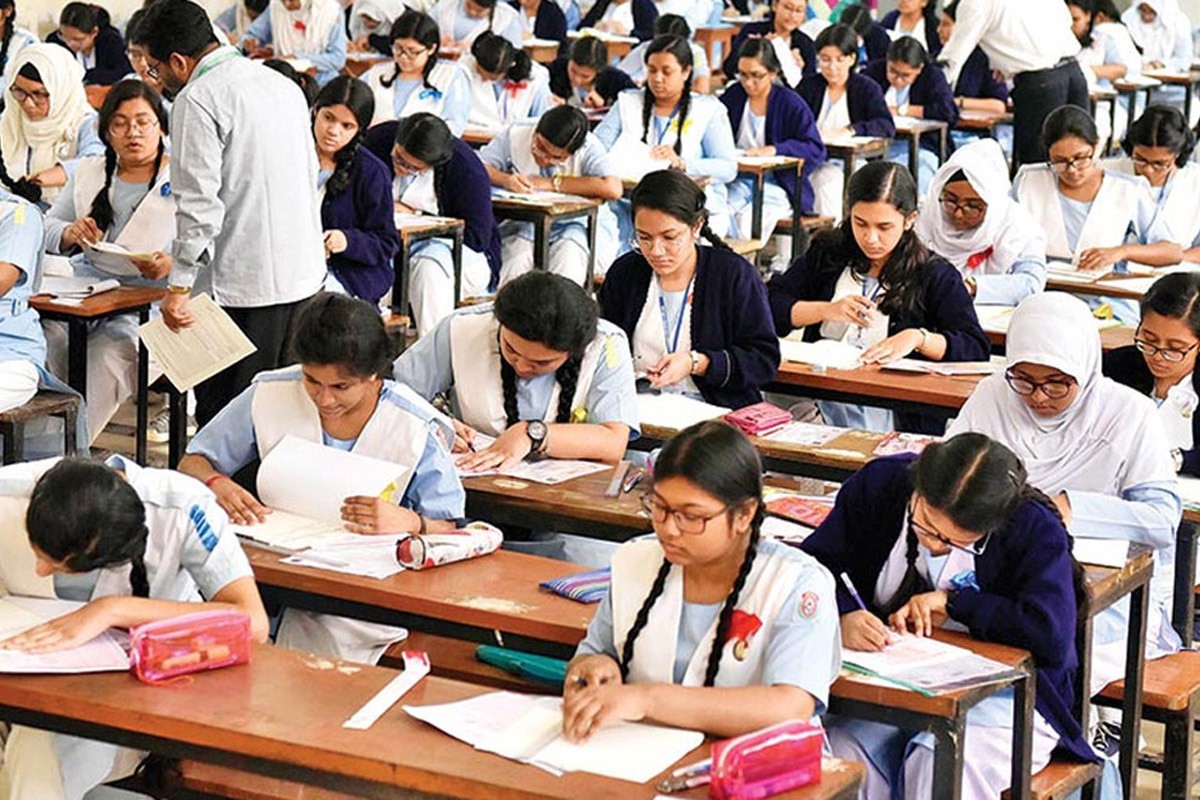 এসএসসি ও সমমানে প্রথম দিনে অনুপস্থিত ২৭ হাজার, বহিষ্কার ২২