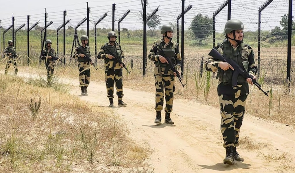 পাবনায় রাস্তার পাশে থেকে শিশুর মাথা থেঁতলানো লাশ উদ্ধার 1 1745733804 মহেশপুর সীমান্তে বিএসএফের গুলিতে দুই বাংলাদেশি নিহত
