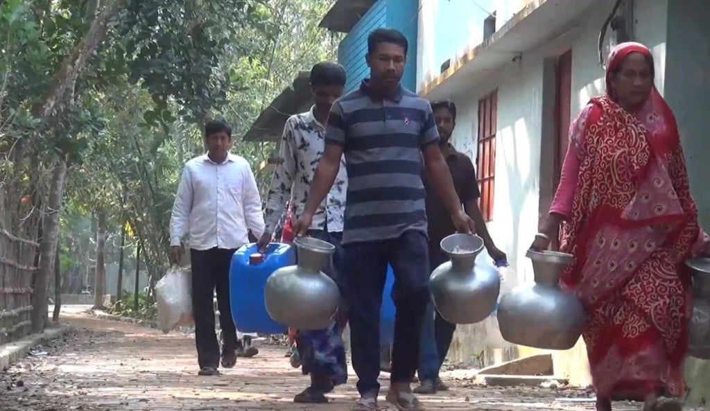 পিরোজপুরে সুপেয় পানি সংকট ভোগান্তিতে দুই লক্ষাধিক মানুষ 1745640895 পিরোজপুরে সুপেয় পানি সংকট, ভোগান্তিতে দুই লক্ষাধিক মানুষ