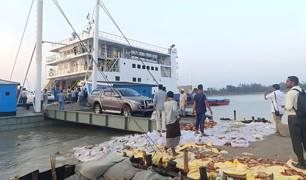 ফেরি 1744947509 যেকোনো সময় বন্ধ হতে পারে সীতাকুণ্ড-সন্দ্বীপ ফেরি