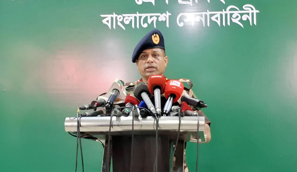 বাংলাদেশ সেনাবাহিনীর সংবাদ সম্মেলন 1744898753 চবির ৫ শিক্ষার্থীর অবস্থান শনাক্ত, উদ্ধারে চলছে বিশেষ অভিযান