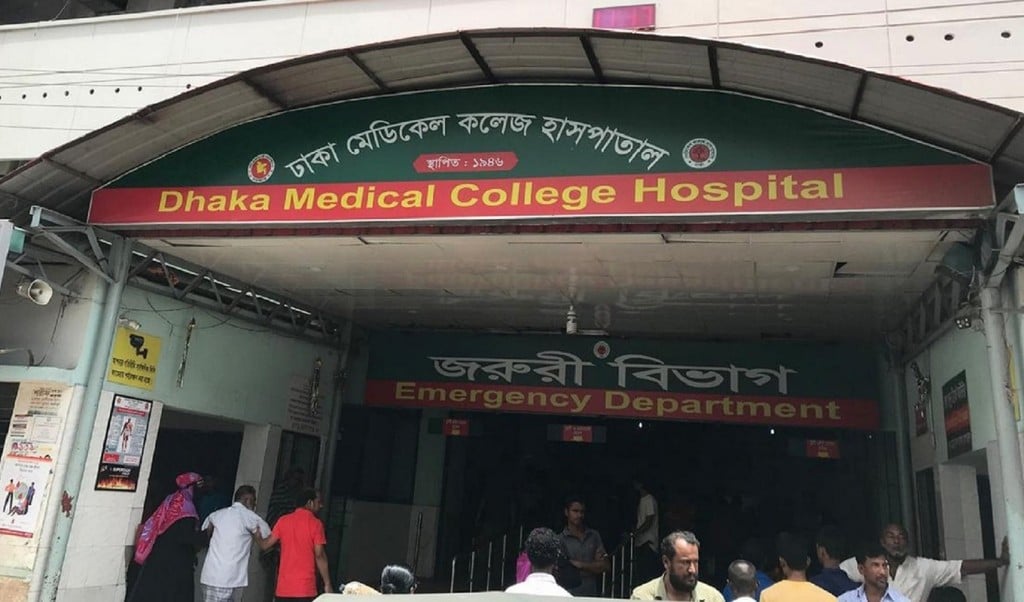 বাইকে 1743997379 বাইকের চাকায় ওড়না পেঁচিয়ে নারীর মৃত্যু
