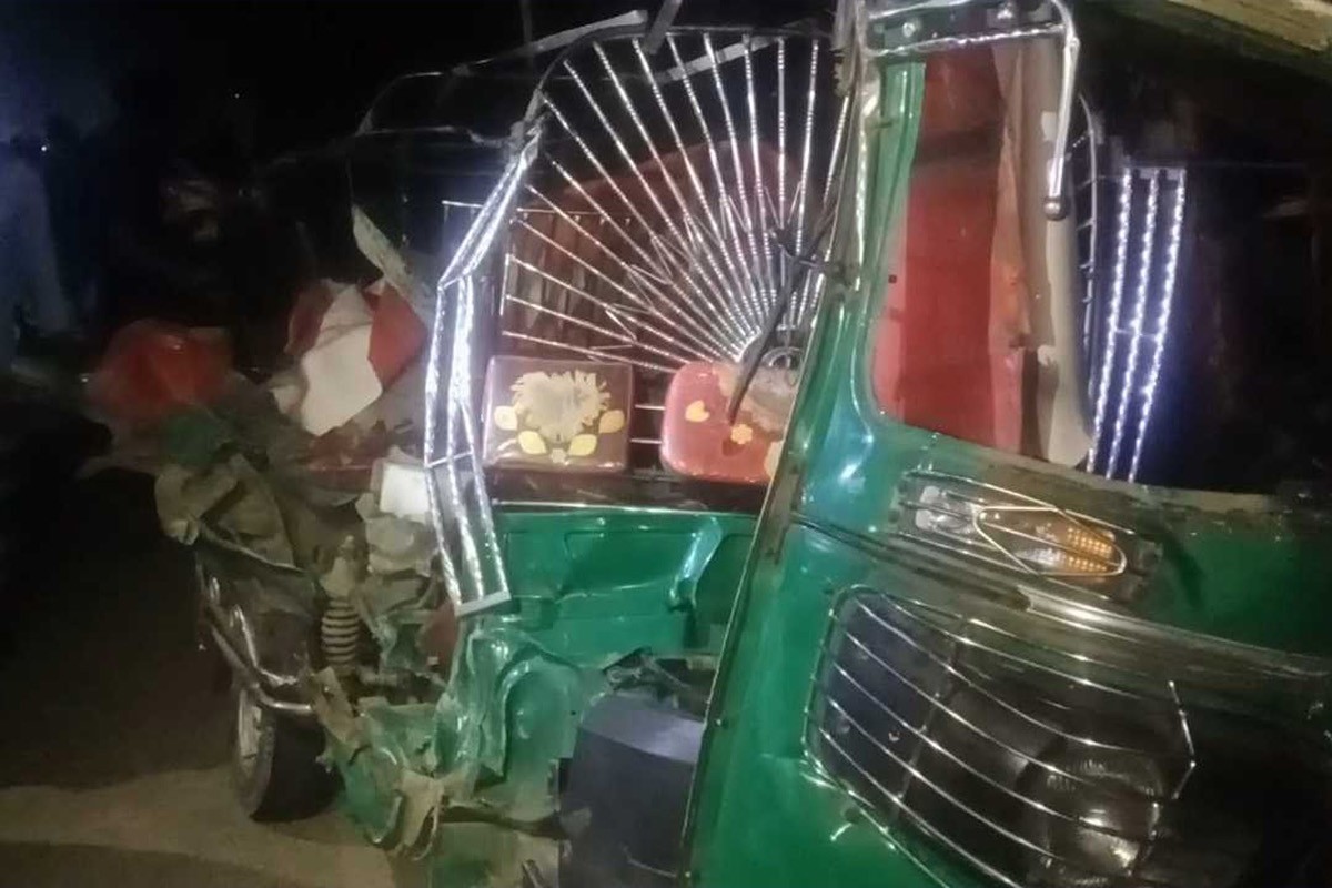 ময়মনসিংহে বাসের ধাক্কায় প্রাণ গেলো অটোরিকশার দুই যাত্রীর