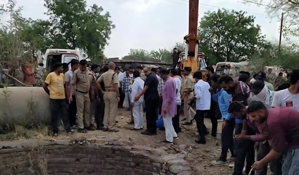 ভারতে নিয়ন্ত্রণ হারিয়ে মাইক্রোবাস কুয়ায় নিহত ১০ 1745816829 ভারতে নিয়ন্ত্রণ হারিয়ে মাইক্রোবাস কুয়ায়, নিহত ১০