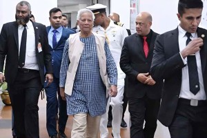 ভোর রাতে দেশে ফিরেছেন প্রধান উপদেষ্টা