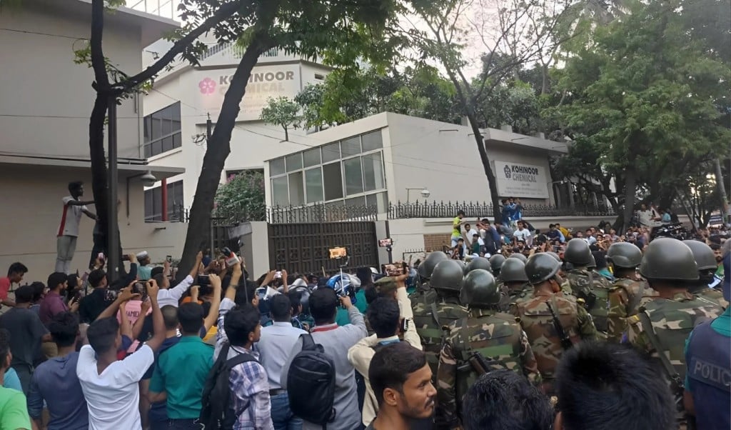 মহানবীকে নিয়ে কটূক্তি করায় কোহিনূরের কর্মকর্তা পুলিশ হেফাজতে 1745379541 মহানবীকে নিয়ে কটূক্তি করায় কোহিনূরের কর্মকর্তা পুলিশ হেফাজতে