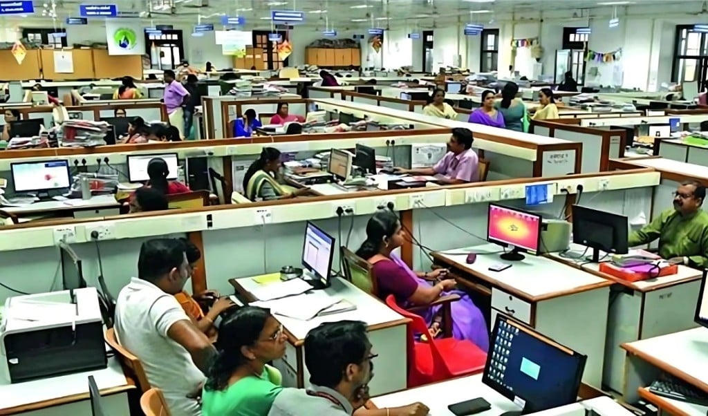 মে মাসে দুই ধাপে ছয় দিনের ছুটি পাচ্ছেন সরকারি চাকরিজীবীরা 1745723185 মে মাসে দুই ধাপে ছয় দিন ছুটি পাচ্ছেন সরকারি চাকরিজীবীরা