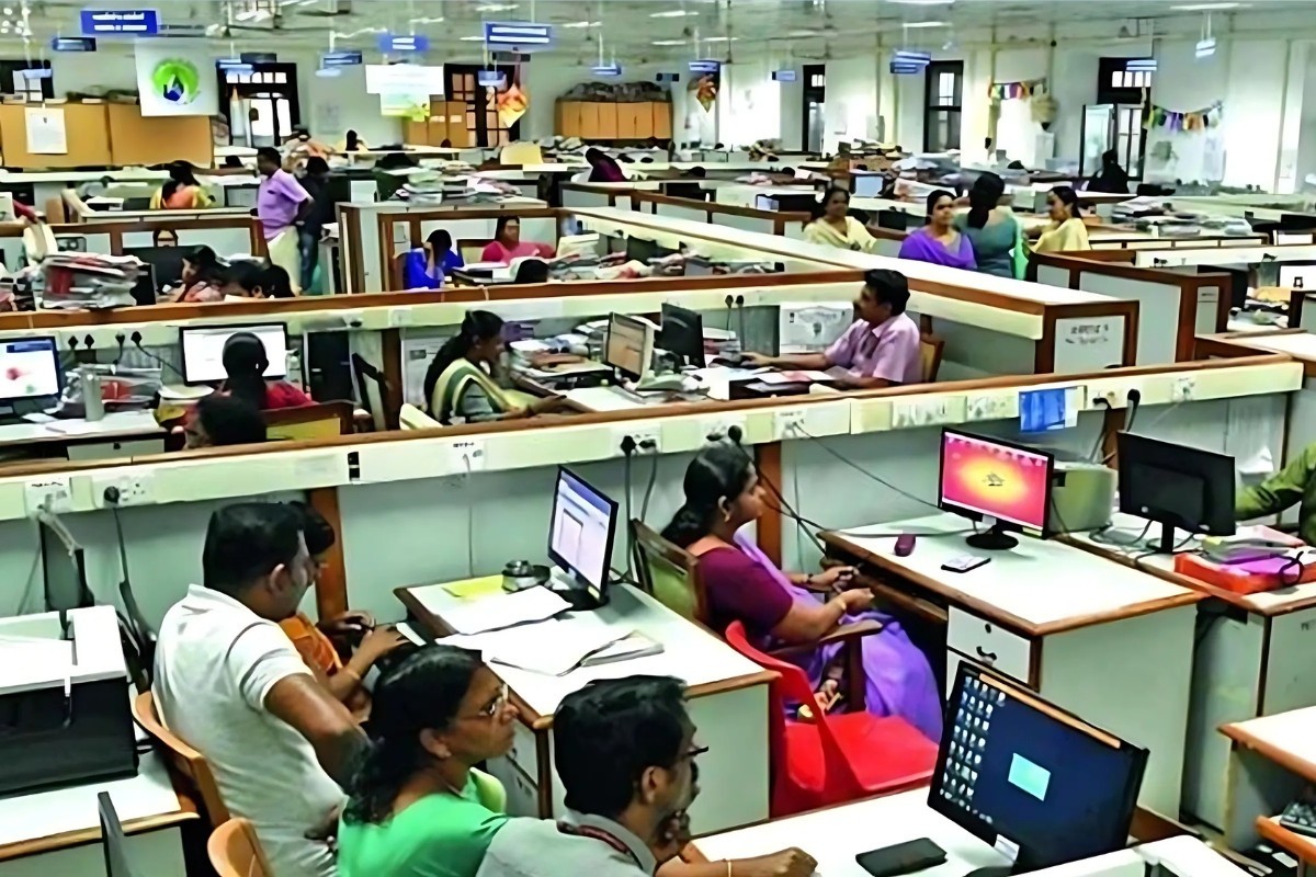 মে মাসে দুই ধাপে ছয় দিন ছুটি পাচ্ছেন সরকারি চাকরিজীবীরা