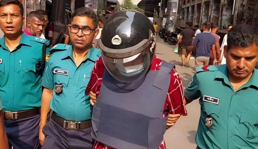 মেঘনার সহযোগী সমির ফের ৪ দিনের রিমান্ডে 1745324209 মডেল মেঘনার সহযোগী সমির ফের ৪ দিনের রিমান্ডে