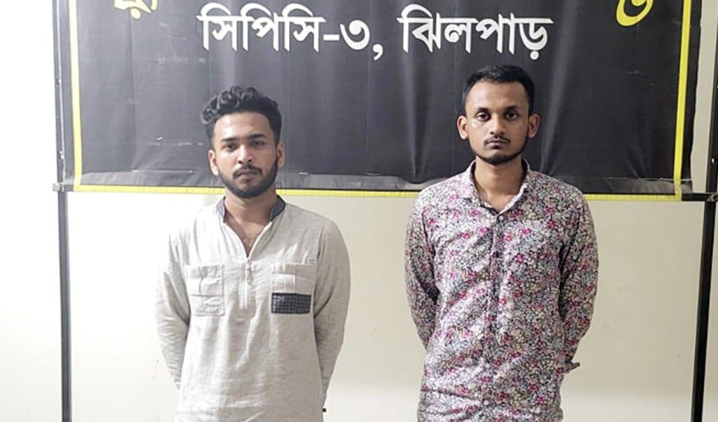 মোহাম্মদপুর 1744179718 মোহাম্মদপুরে রেস্টুরেন্টে অভিযান, অস্ত্র-গুলিসহ গ্রেপ্তার ২