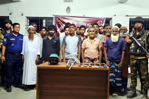 যৌথ বাহিনীর অভিযানে ৭ দিনে সারাদেশে আগ্নেয়াস্ত্রসহ গ্রেপ্তার ৩৯০