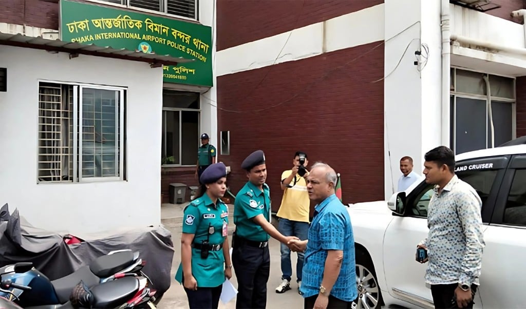 রাজধানীর চার থানা পরিদর্শনে স্বরাষ্ট্র উপদেষ্টা 1745047323 রাজধানীতে চার থানা পরিদর্শনে স্বরাষ্ট্র উপদেষ্টা