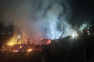 রোহিঙ্গা ক্যাম্পে আগুনে পুড়ে ছাই ৯ দোকান