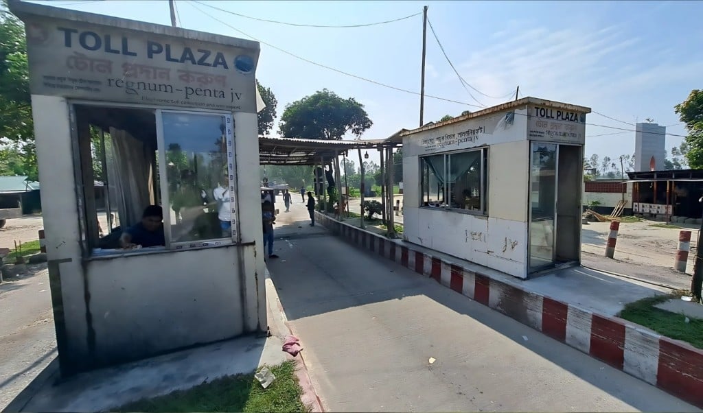 লালমনিরহাট টোল প্লাজায় পুলিশের টহল দলের সামনে ডাকাতি ১৪ লাখ টাকা লুট 1745466950 লালমনিরহাট টোল প্লাজায় পুলিশের টহল দলের সামনে ডাকাতি, ১৪ লাখ টাকা লুট