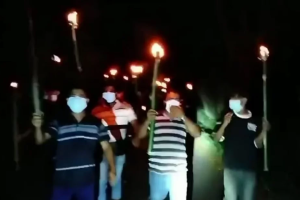 শরীয়তপুরে রাতের অন্ধকারে আওয়ামী লীগের মশালমিছিল