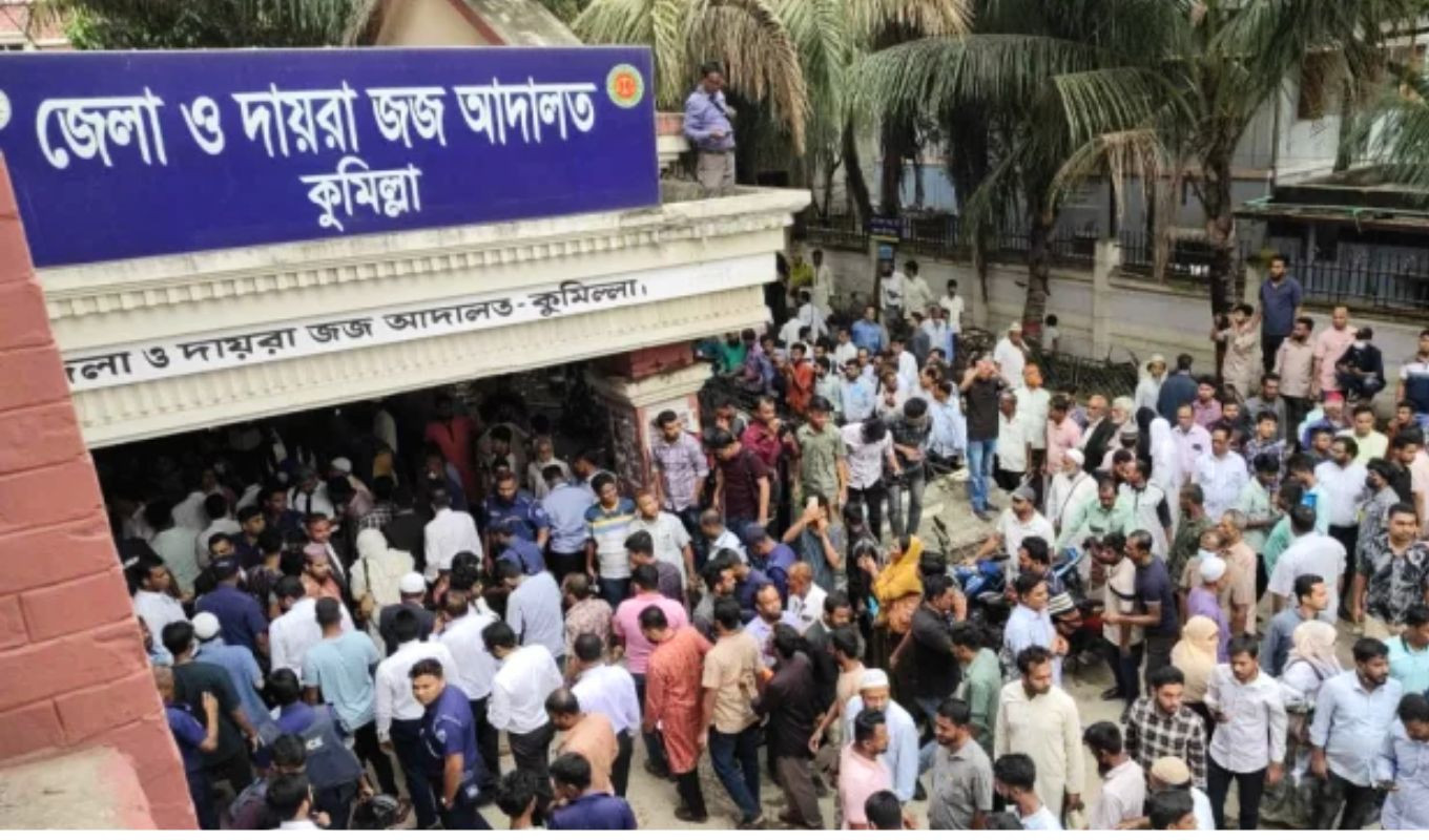 শিক্ষার্থীদের ওপর হামলায় ‘আওয়ামীপন্থি’ ছয় আইনজীবী কারাগারে, ডিম নিক্ষেপ