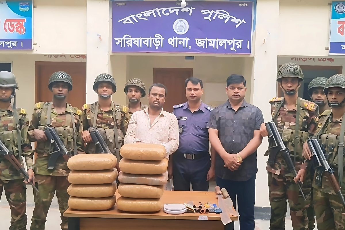 সরিষাবাড়ীতে ১৮ কেজি গাঁজা ও দেশীয় অস্ত্রসহ মাদক কারবারি গ্রেপ্তার