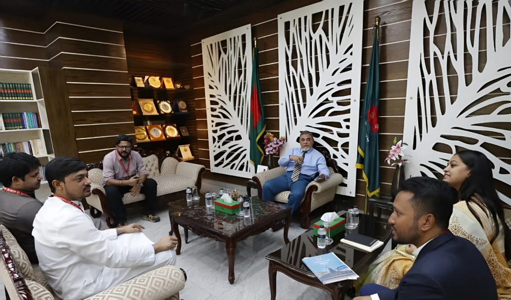 সিইসির সঙ্গে বৈঠকে এনসিপির পাঁচ সদস্যের প্রতিনিধি দল 1745135238 সিইসির সঙ্গে বৈঠকে এনসিপির পাঁচ সদস্যের প্রতিনিধি দল