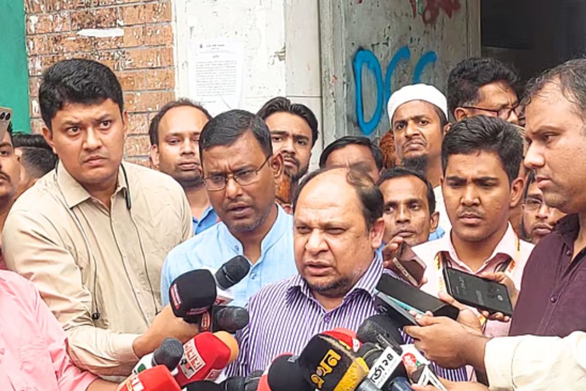 সিটি কলেজের স্থাপনায় হামলা: পুলিশ দাঁড়িয়ে দেখেছে, অভিযোগ ভারপ্রাপ্ত অধ্যক্ষের
