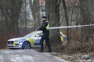 সুইডেনে তিন জনকে গুলি করে হত্যার ঘটনায় গ্রেপ্তার কিশোর