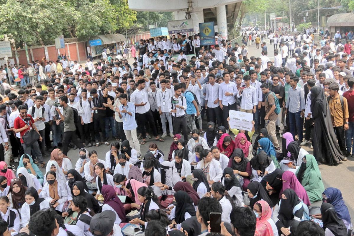 ৪৮ ঘণ্টার আল্টিমেটাম: দাবি না মানলে পলিটেকনিক শিক্ষার্থীদের ‘লং মার্চ টু ঢাকা’