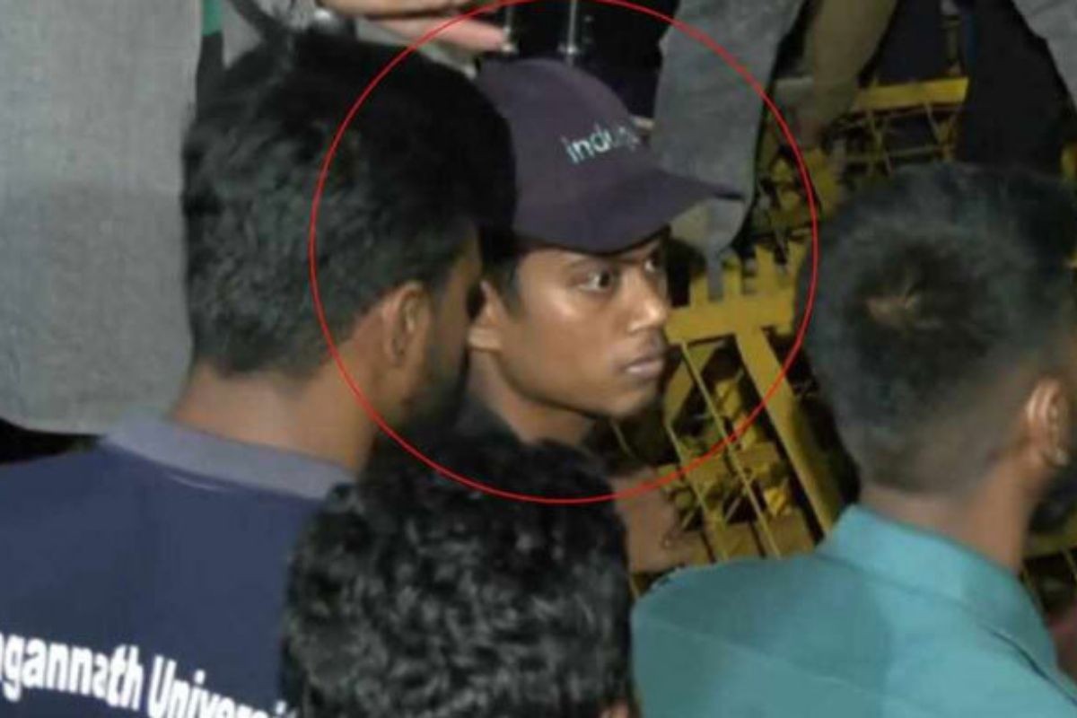 জিজ্ঞাসাবাদ শেষে সেই যুবককে পরিবারের কাছে হস্তান্তর