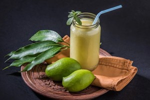 ঘরেই তৈরি করুন কাঁচা আমের জুস