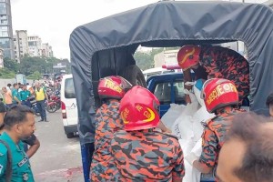 বনানীতে ট্রাকচাপায় নিহত ২ মোটরসাইকেল আরোহী