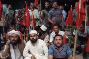 নেত্রকোণায় শ্রমিক নেতা গ্রেপ্তারে থানার সামনে বিক্ষোভ