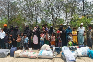 চট্টগ্রামের পতেঙ্গায় নারী-শিশুসহ ৩৫ রোহিঙ্গা আটক
